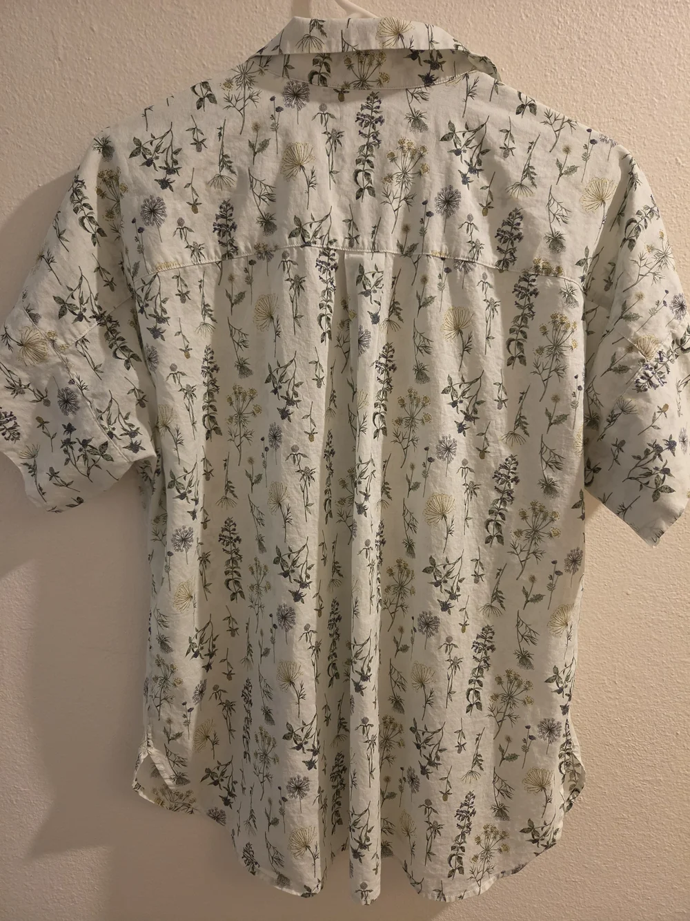 Short-Sleeve Cream Button-Down Shirt with Delicate Green Floral Print